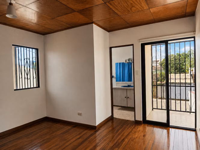 ALQUILER | CASA CURRIDABAT | PLAZA DEL SOL | 3 HAB. | $1.500 - Imagen 2
