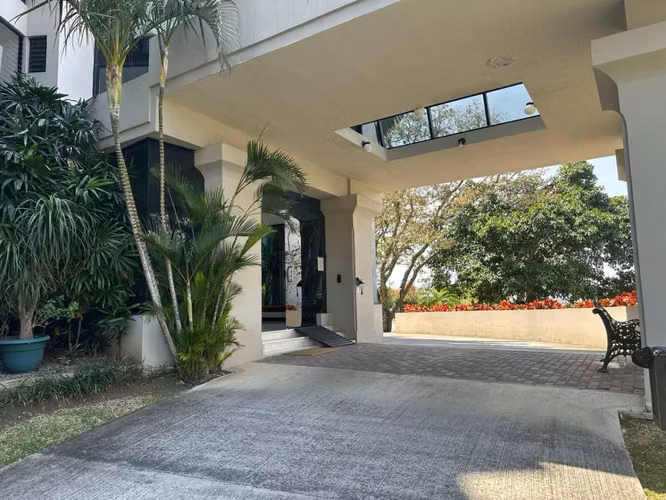 Se vende hermoso apartamento en Escazú con amenidades - Imagen 19