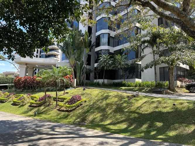 Se vende hermoso apartamento en Escazú con amenidades - Imagen 20