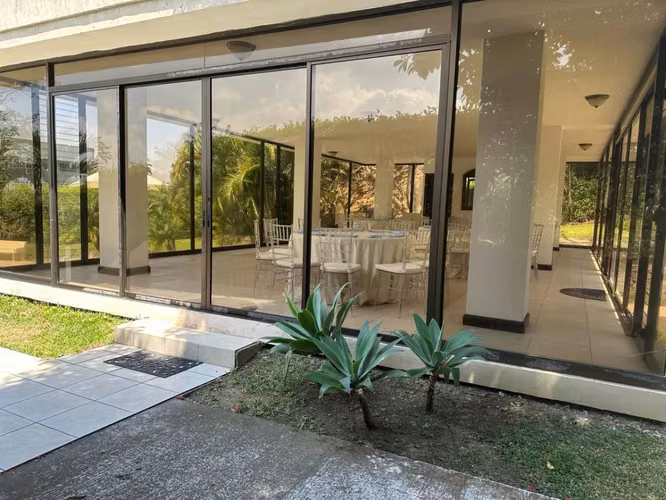Se vende hermoso apartamento en Escazú con amenidades - Imagen 18