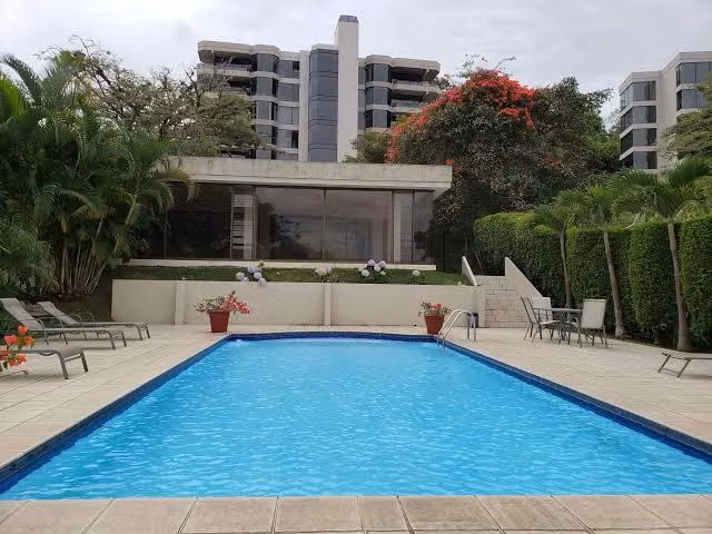 Se vende hermoso apartamento en Escazú con amenidades - Imagen 13