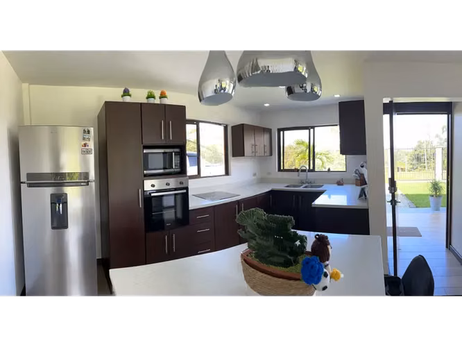 Exclusiva Casa en La Abundancia, San Carlos