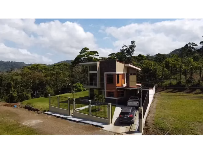 Exclusiva Casa en La Abundancia, San Carlos