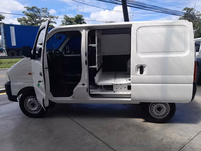 Buscas una panel confiable, espaciosa y de bajo consumo Suzuki EECO es ideal