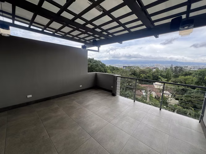 Exclusiva Casa de 3 Niveles con Vistas Espectaculares en Escazú - Imagen 20
