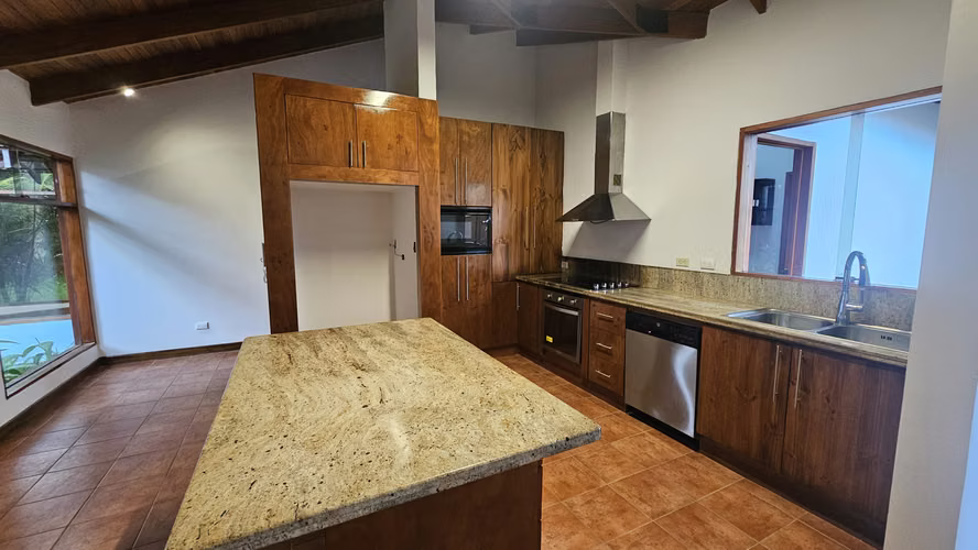 OPORTUNIDAD! Venta exclusiva casa en terreno de 2000m2, Jaboncillos Escazú - Imagen 6