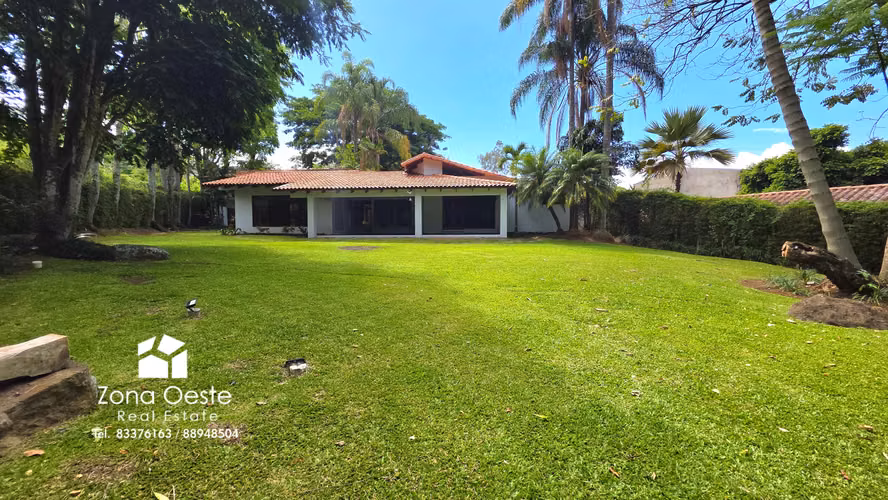 OPORTUNIDAD! Venta exclusiva casa en terreno de 2000m2, Jaboncillos Escazú