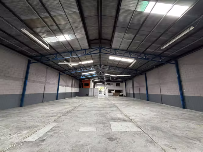 ALQUILER BODEGA INDEPEDIENTE - EXPOSICION 835 m2 TIBAS