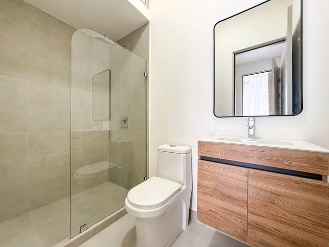 Alquiler de casa nueva Condominio Distrito 5 en Rio Oro Santa Ana - Imagen 6