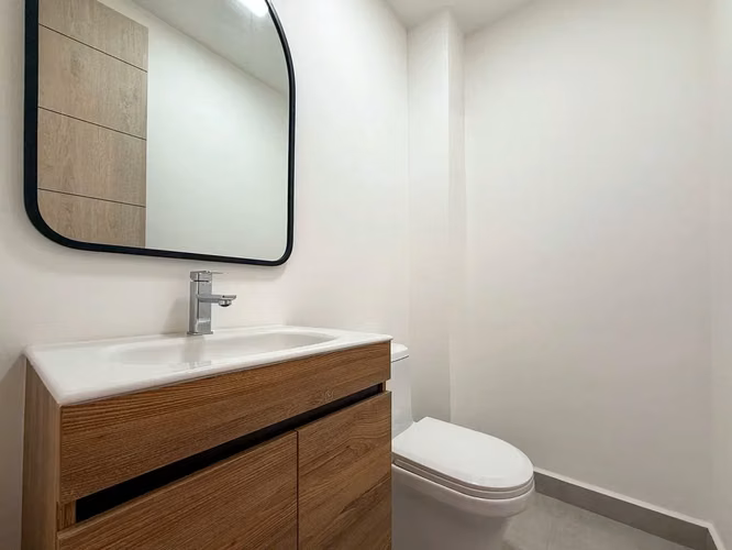 Alquiler de casa nueva Condominio Distrito 5 en Rio Oro Santa Ana - Imagen 3