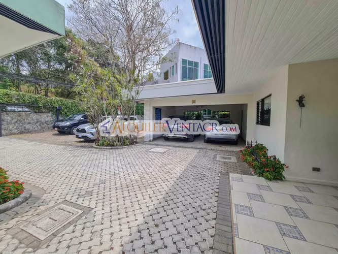 CASA DE UN NIVEL CON USO DE SUELO MIXTO EN SAN RAFAEL ESCAZU / SOBRE CALLE PRINCIPAL - Imagen 4