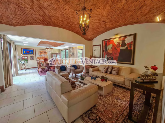 CASA DE UN NIVEL CON USO DE SUELO MIXTO EN SAN RAFAEL ESCAZU / SOBRE CALLE PRINCIPAL - Imagen 6