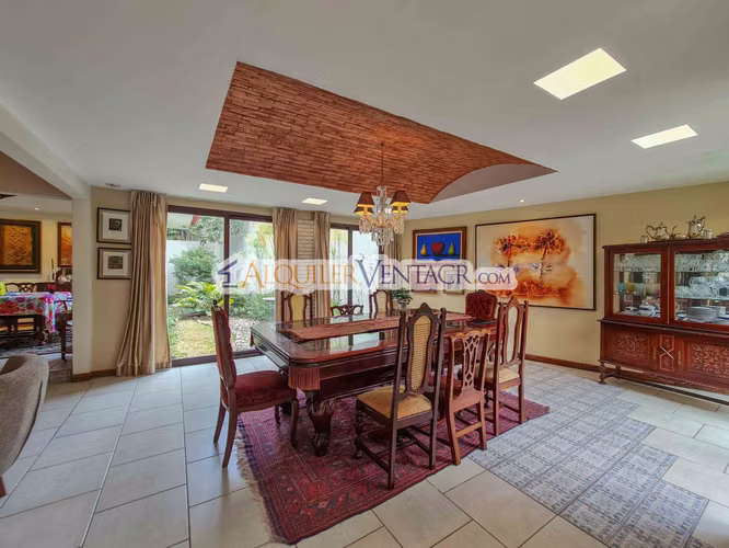 CASA DE UN NIVEL CON USO DE SUELO MIXTO EN SAN RAFAEL ESCAZU / SOBRE CALLE PRINCIPAL - Imagen 18