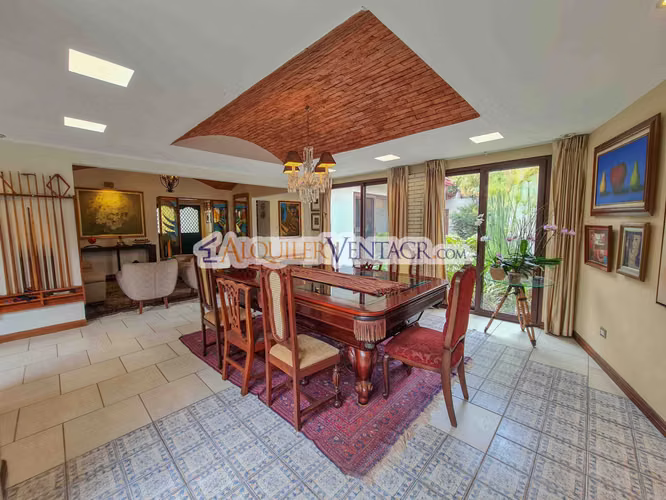CASA DE UN NIVEL CON USO DE SUELO MIXTO EN SAN RAFAEL ESCAZU / SOBRE CALLE PRINCIPAL - Imagen 15