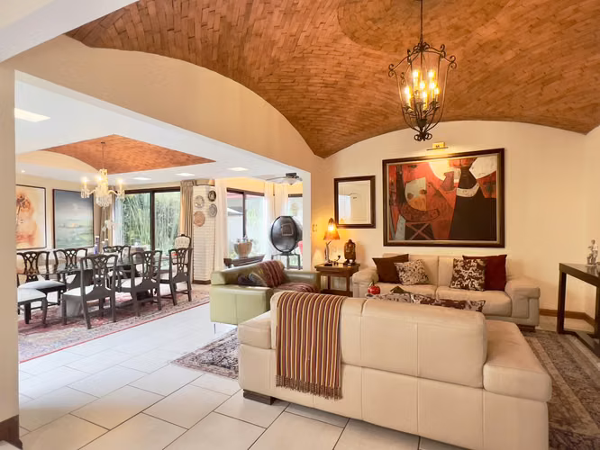 Escazu - Residencial o Comercial - Céntrico - Perfecto para Restaurante - Imagen 6