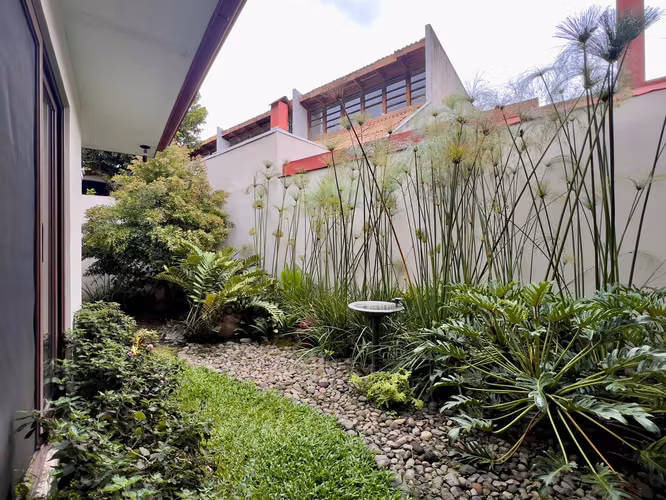 Escazu - Residencial o Comercial - Céntrico - Perfecto para Restaurante - Imagen 10
