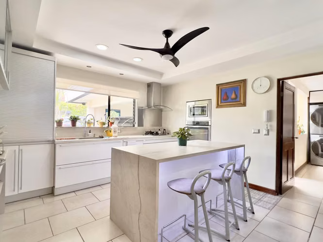 Escazu - Residencial o Comercial - Céntrico - Perfecto para Restaurante - Imagen 9