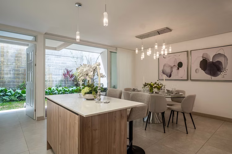 Venta de casa nueva en condominio con amenidades de lujo
