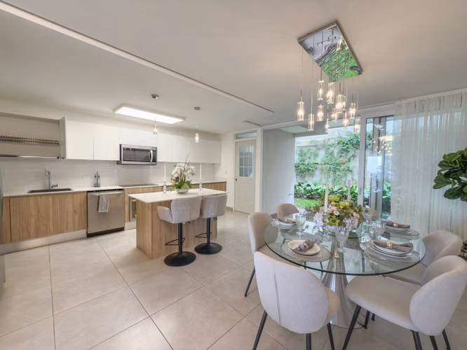 Venta de casa nueva en condominio con amenidades de lujo