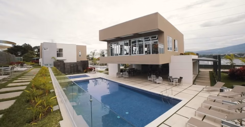 Alquiler Lujosa Residencia en Source Living, Guachipelín, Escazú, San José