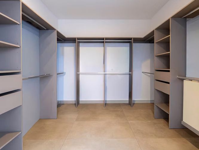 VENTA DE CASA EN CONDOMINIO EN ESCAZÚ PARA ENTREGA INMEDIATA - Imagen 17