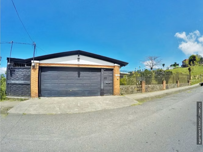 Terreno con 2 casas en venta El Carmen de Guadalupe