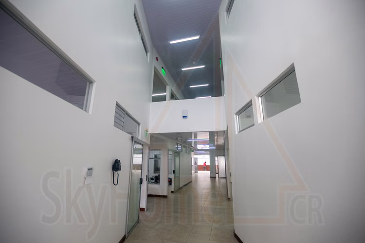 2085 / Alquiler o Venta / San Pedro / Corporativo / Céntrico / Amplio - Imagen 3