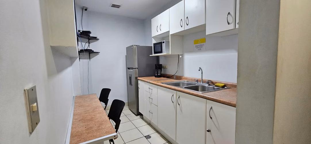 ALQUILER DE LOCALES U OFICINAS EN SANTA ANA CENTRO - Imagen 5