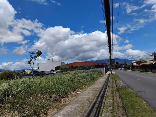 Venta de Lote plano a calle principal - Imagen 3