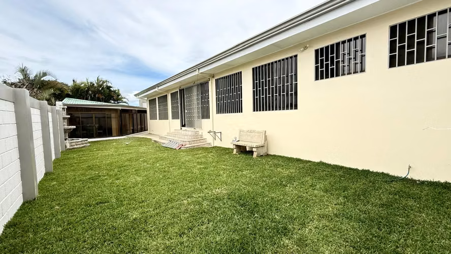 Venta de Casa en Ciudad Cariari, Belén | Amplio Jardín | Oficina | Excelente Ubicación - Imagen 19