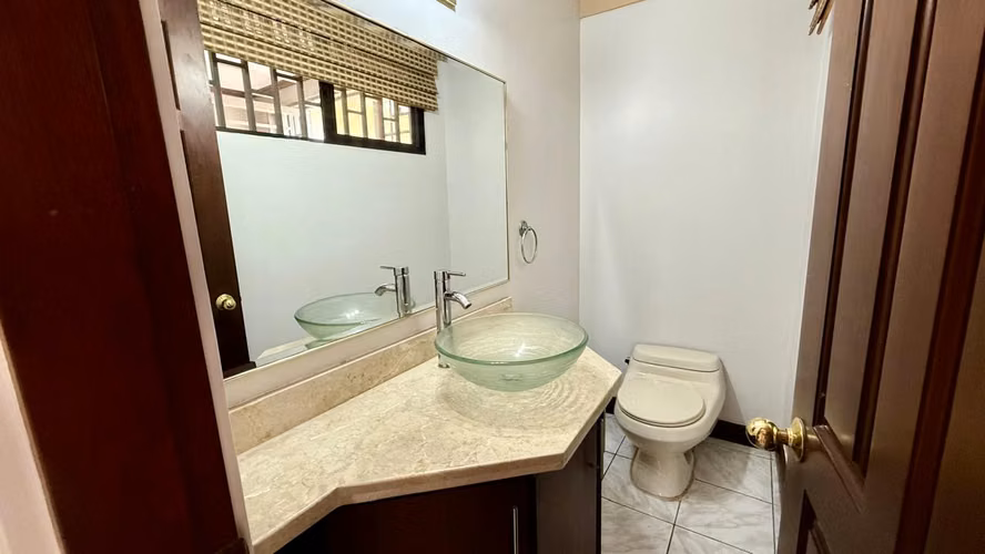 Venta de Casa en Ciudad Cariari, Belén | Amplio Jardín | Oficina | Excelente Ubicación - Imagen 9