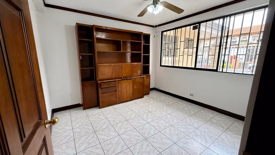Venta de Casa en Ciudad Cariari, Belén | Amplio Jardín | Oficina | Excelente Ubicación - Imagen 8
