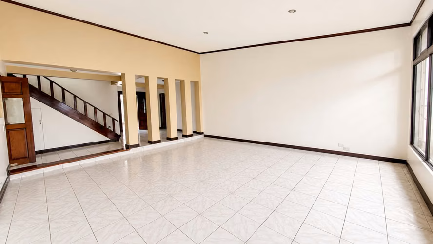 Venta de Casa en Ciudad Cariari, Belén | Amplio Jardín | Oficina | Excelente Ubicación - Imagen 5