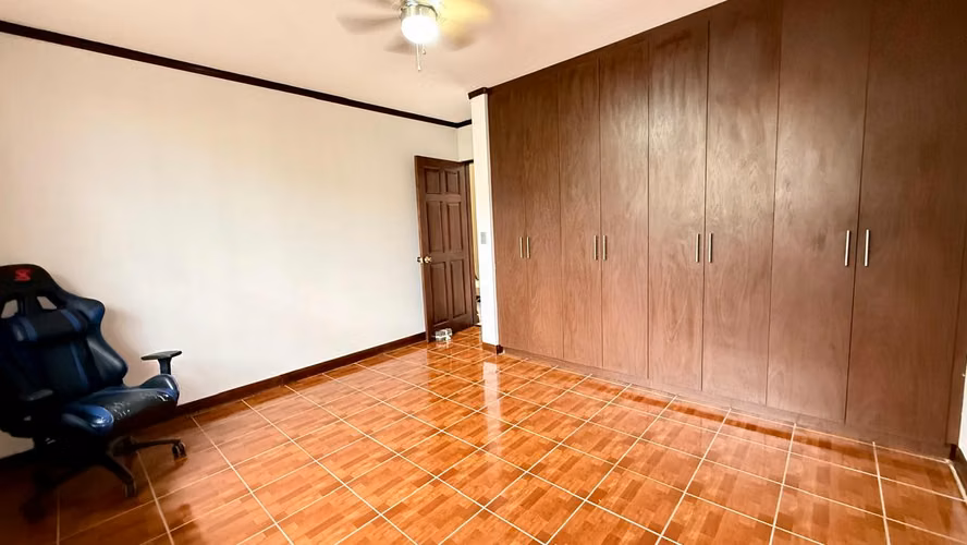 Venta de Casa en Ciudad Cariari, Belén | Amplio Jardín | Oficina | Excelente Ubicación - Imagen 12