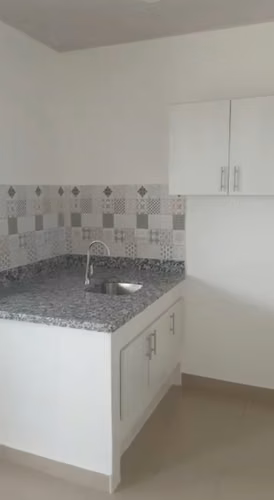 Edificio con Local Comercial y Apartamentos en Barrio México, San José