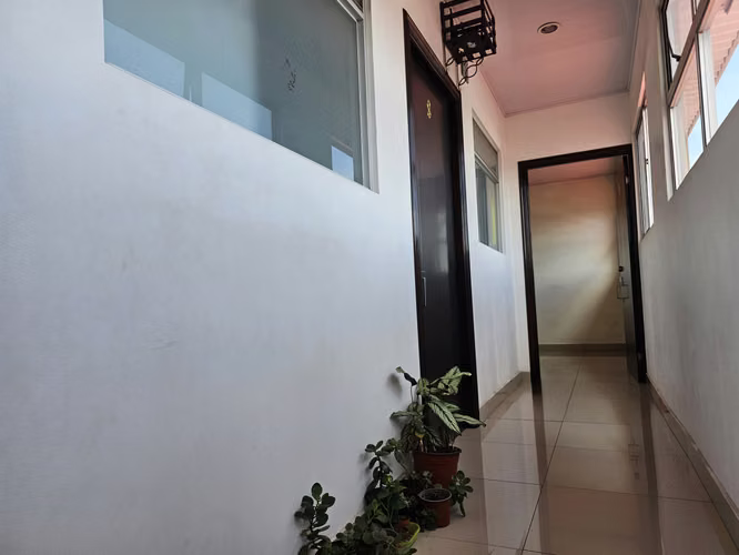 Edificio con Local Comercial y Apartamentos en Barrio México, San José