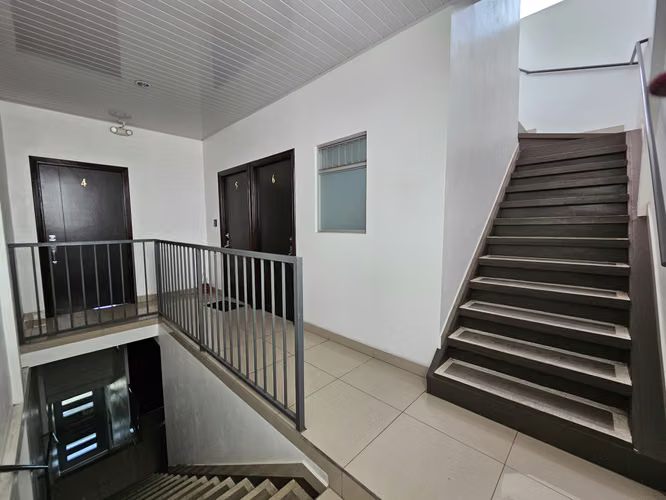 Edificio con Local Comercial y Apartamentos en Barrio México, San José