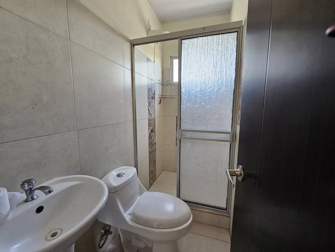 Edificio con Local Comercial y Apartamentos en Barrio México, San José