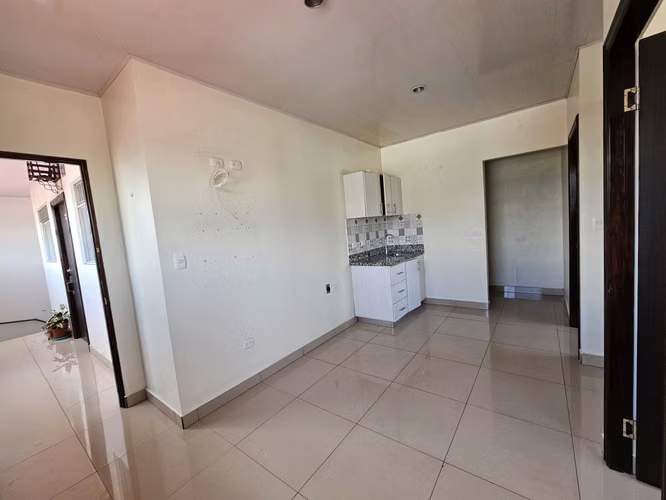Edificio con Local Comercial y Apartamentos en Barrio México, San José