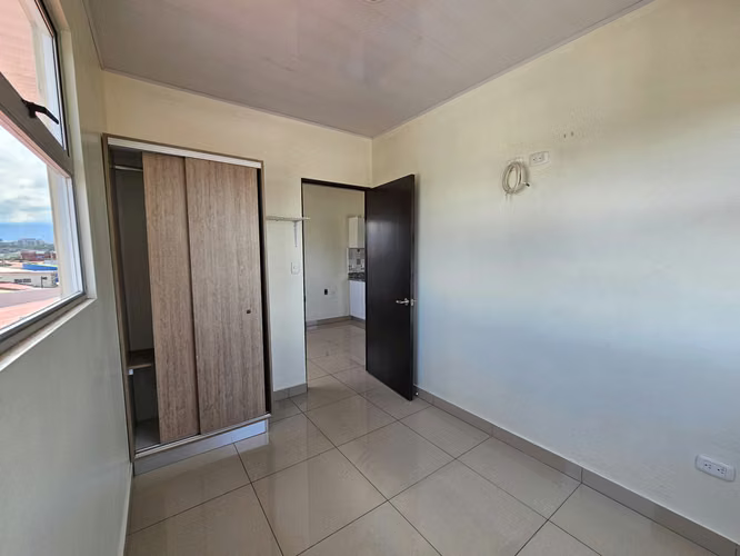 Edificio con Local Comercial y Apartamentos en Barrio México, San José