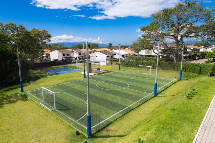 Casa en Condominio con piscina semiolímpica, gym, fútbol 5, cancha de basket, casa club... - Imagen 13