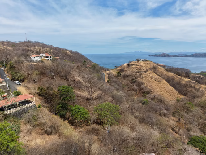 Lote con Vista al Mar Ideal para un Desarrollo de 6 Unidades en Playa Hermosa - Imagen 10