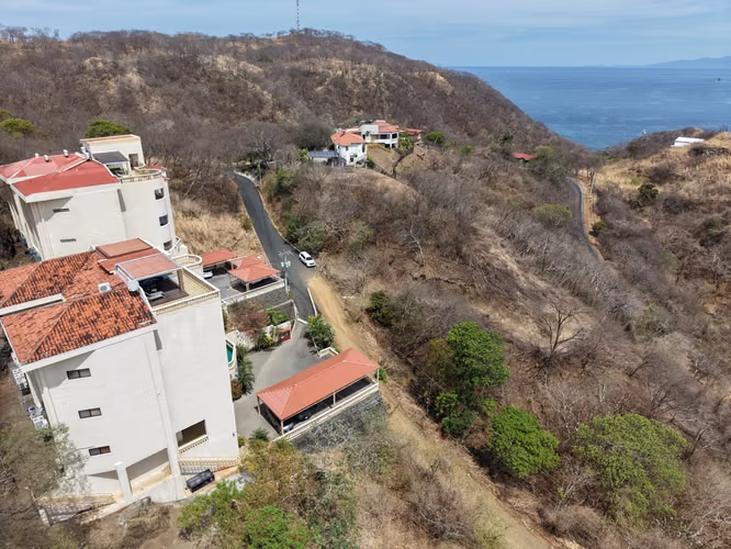 Lote con Vista al Mar Ideal para un Desarrollo de 6 Unidades en Playa Hermosa - Imagen 11