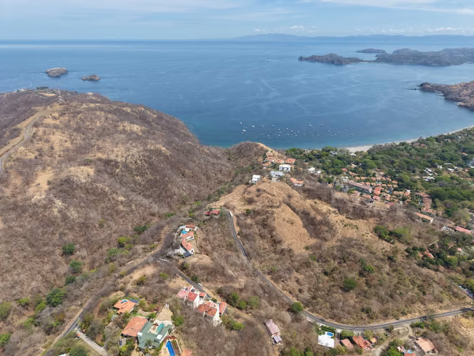 Lote con Vista al Mar Ideal para un Desarrollo de 6 Unidades en Playa Hermosa