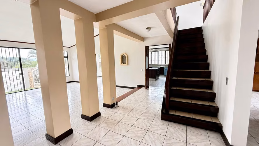 Casa en Alquiler Heredia Ciudad Cariari, Belén | 3 Habitaciones | Oficina | Amplio Jardín - Imagen 6