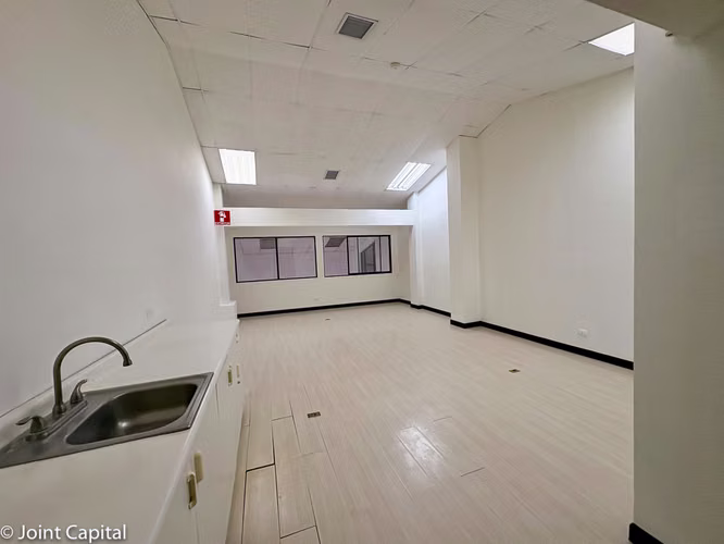 Local Comercial u Oficina en Alquiler en San Rafael de Escazú | 130 m² - Imagen 8