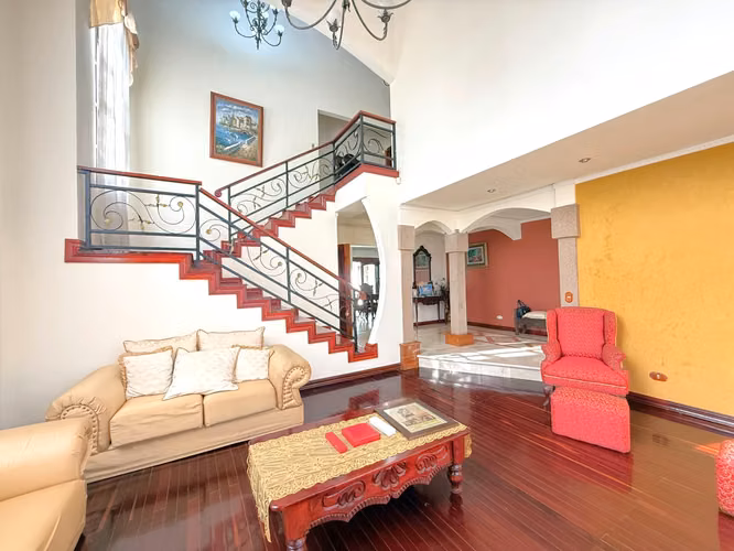 Venta de Casa en Altamonte | Jardín, Jacuzzi y Sauna I terreno: 653 m2 - Imagen 3