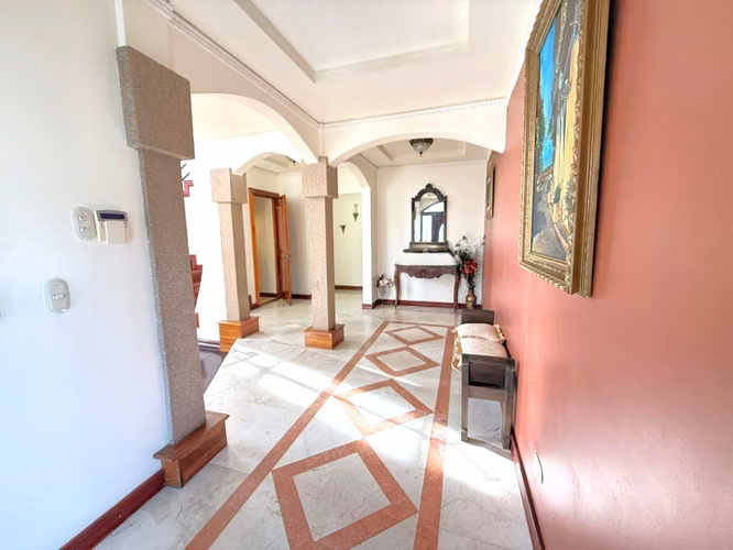 Venta de Casa en Altamonte | Jardín, Jacuzzi y Sauna I terreno: 653 m2 - Imagen 2