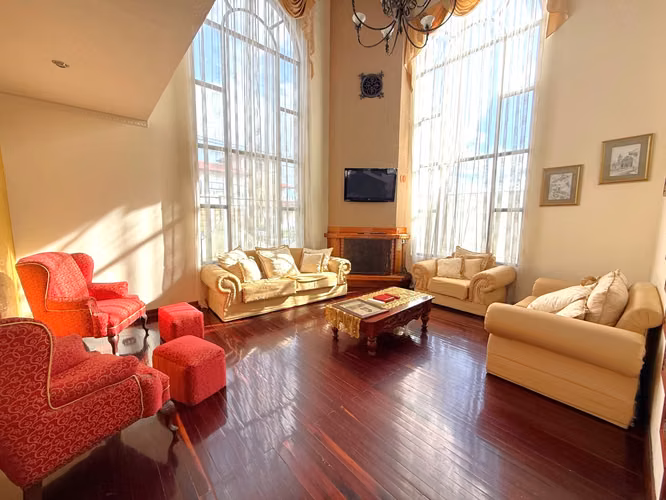 Venta de Casa en Altamonte | Jardín, Jacuzzi y Sauna I terreno: 653 m2 - Imagen 4