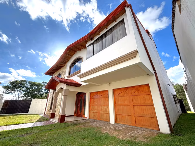 Venta de Casa en Altamonte | Jardín, Jacuzzi y Sauna I terreno: 653 m2